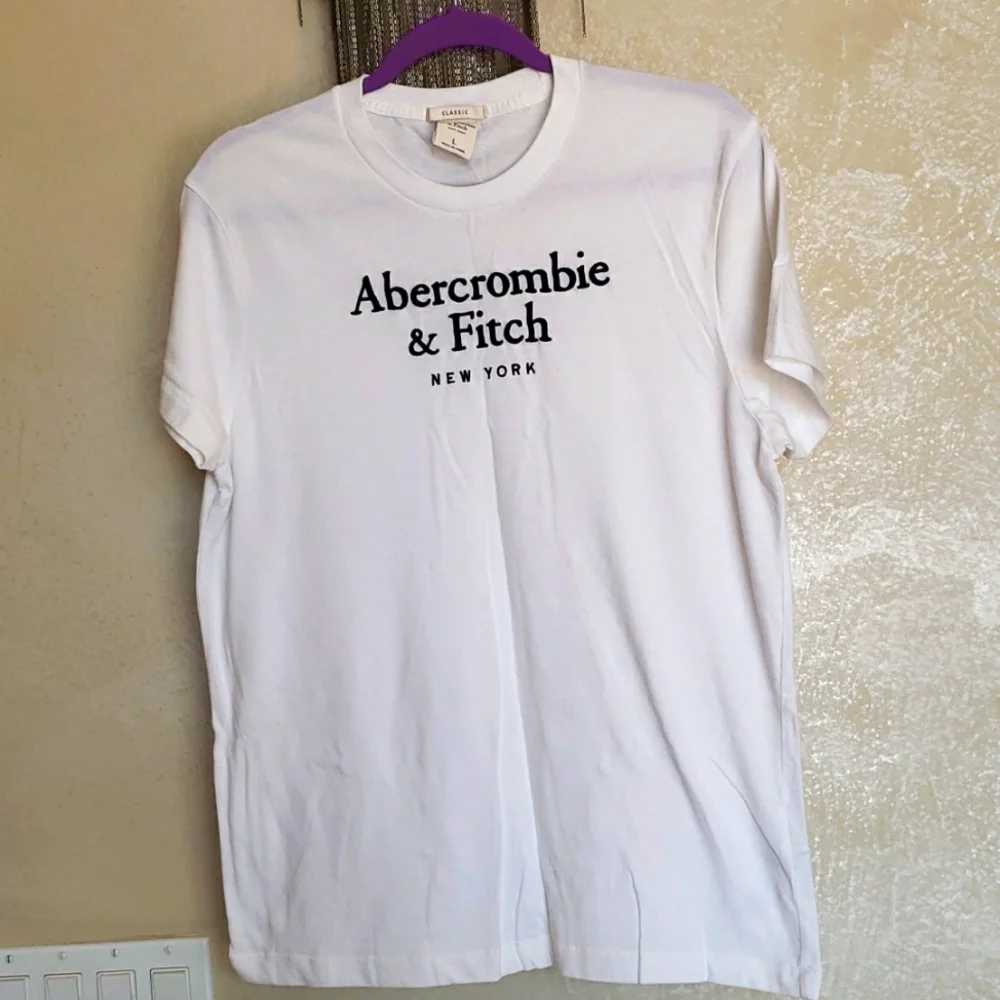 NEW Abercrombie Fitch Tshirt L Classic - Picture 1 of 4